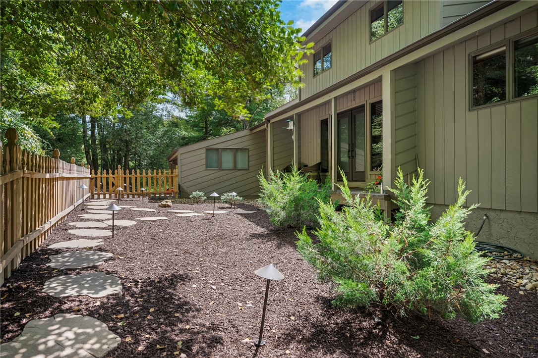 2638 Woodmont Ln