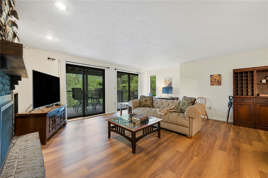 2638 Woodmont Ln