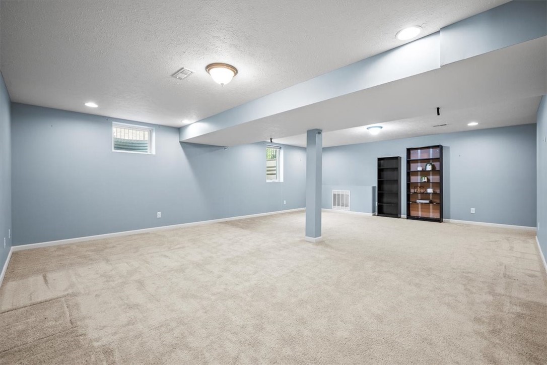 8057 Maureen Dr