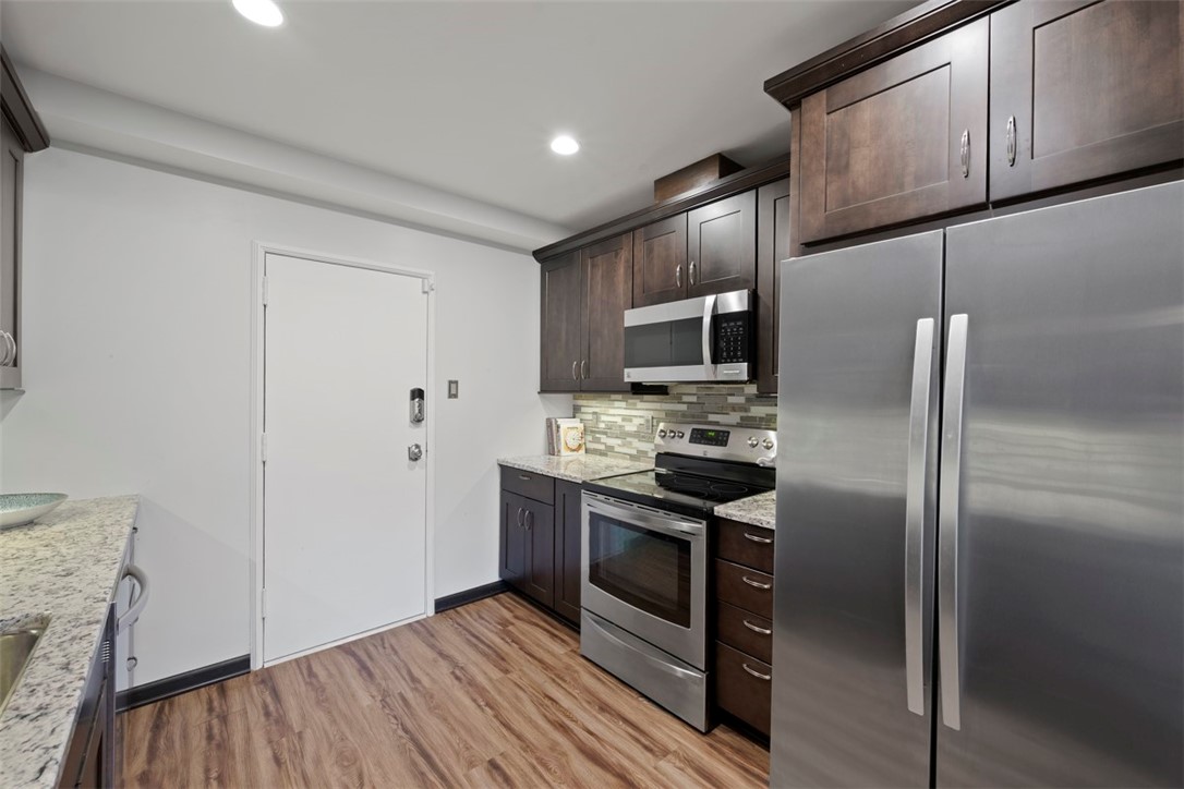 128 N Craig Street 415
