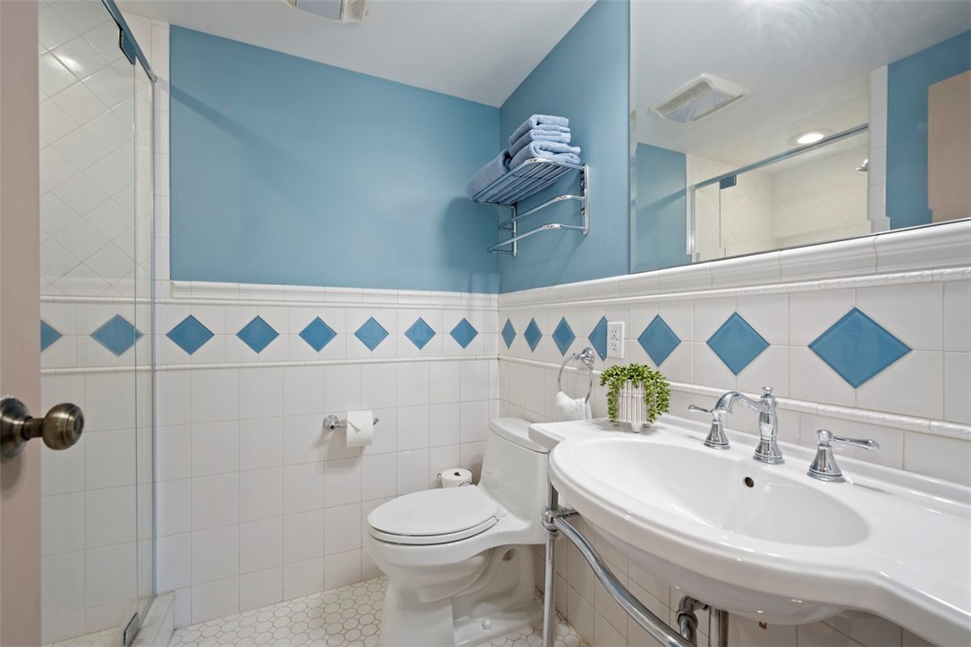 128 N Craig Street 415