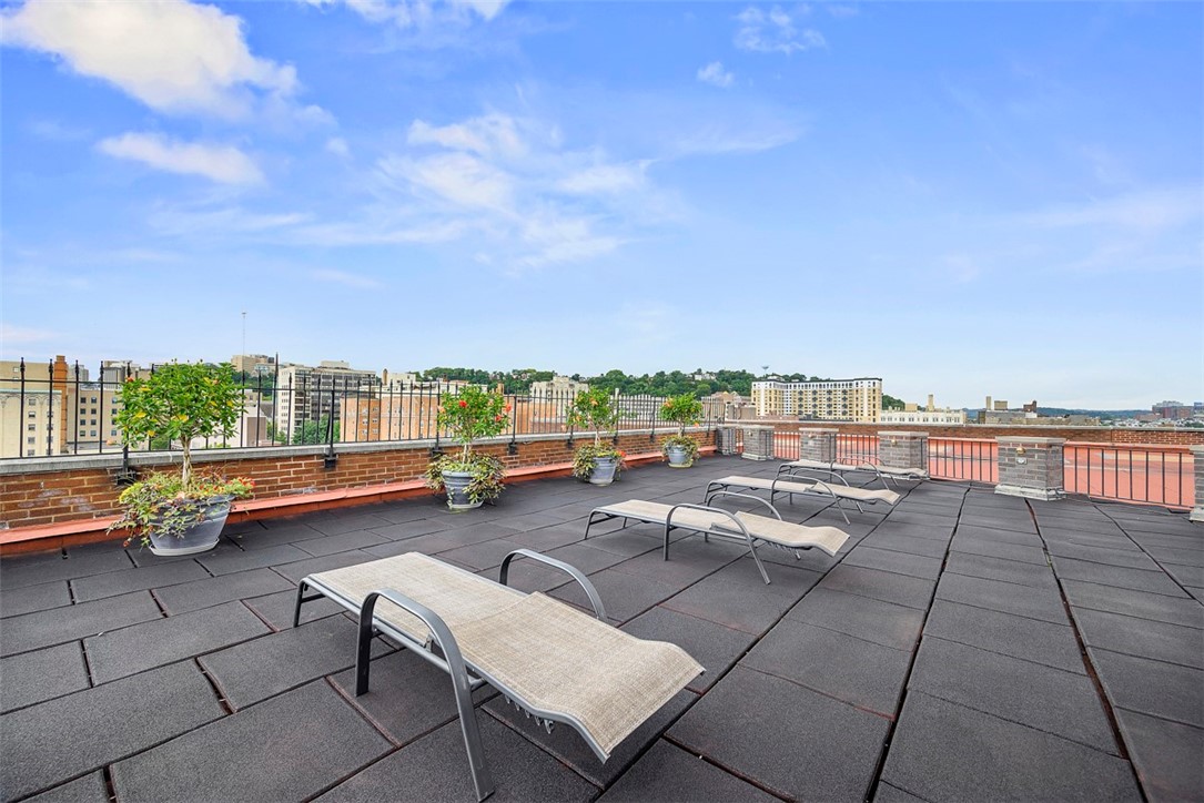 128 N Craig Street 415