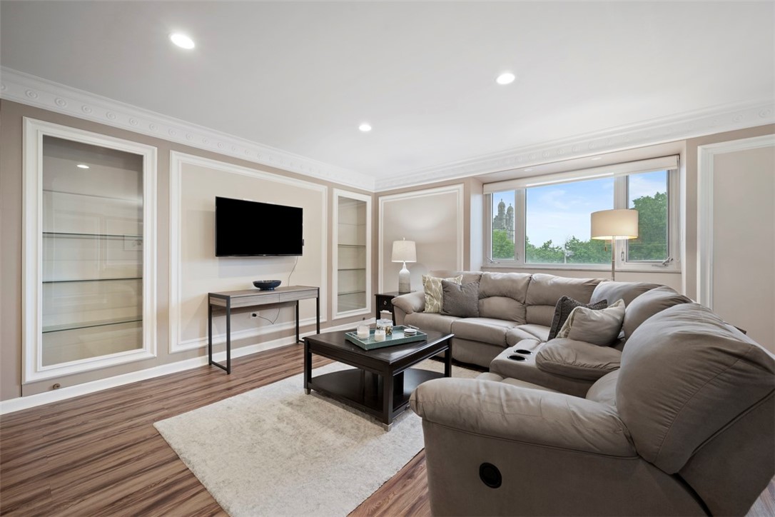 128 N Craig Street 415