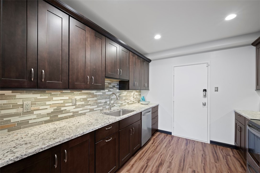 128 N Craig Street 415