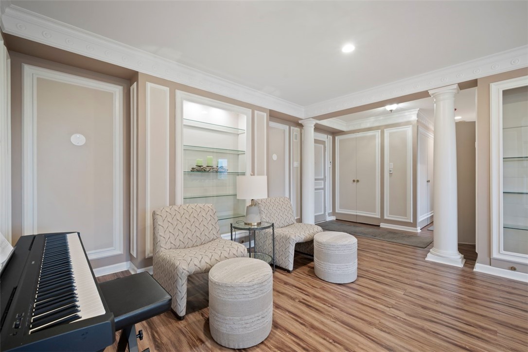 128 N Craig Street 415