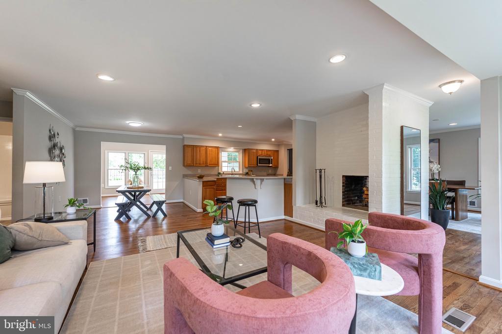 298 CEDAR LANE