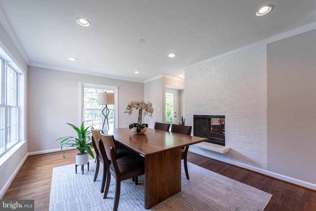298 CEDAR LANE