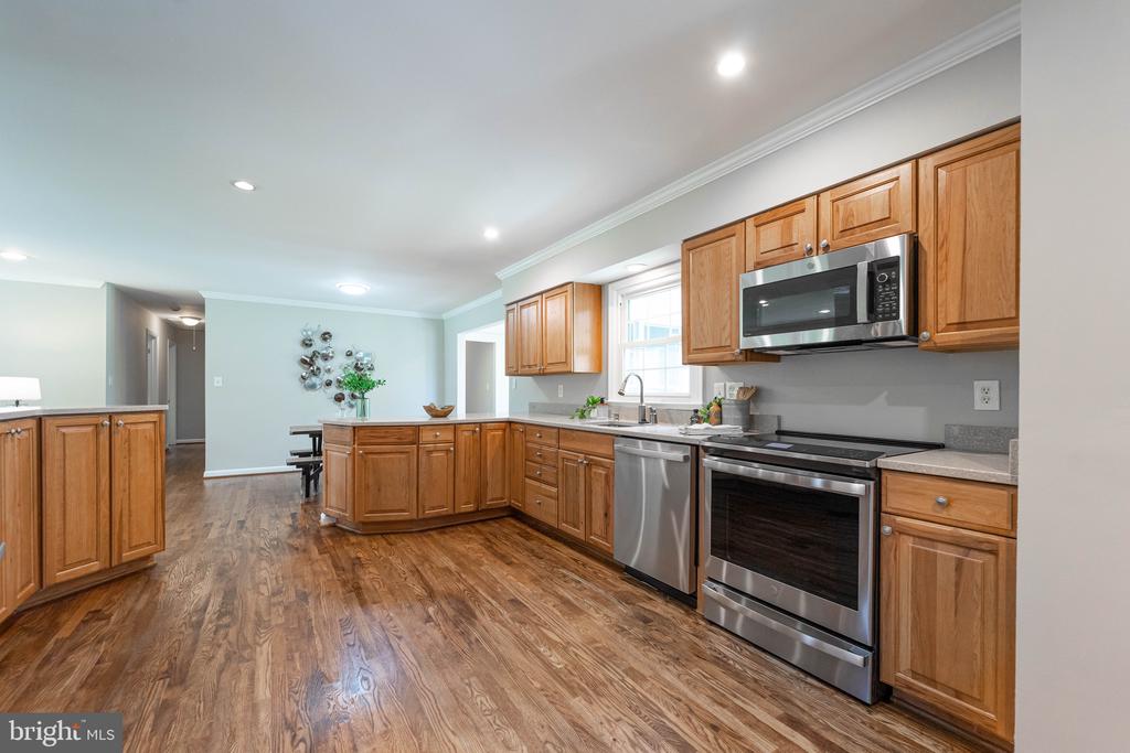 298 CEDAR LANE