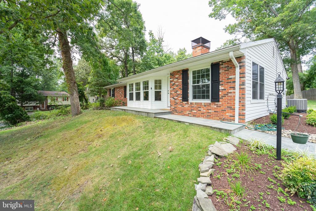 298 CEDAR LANE
