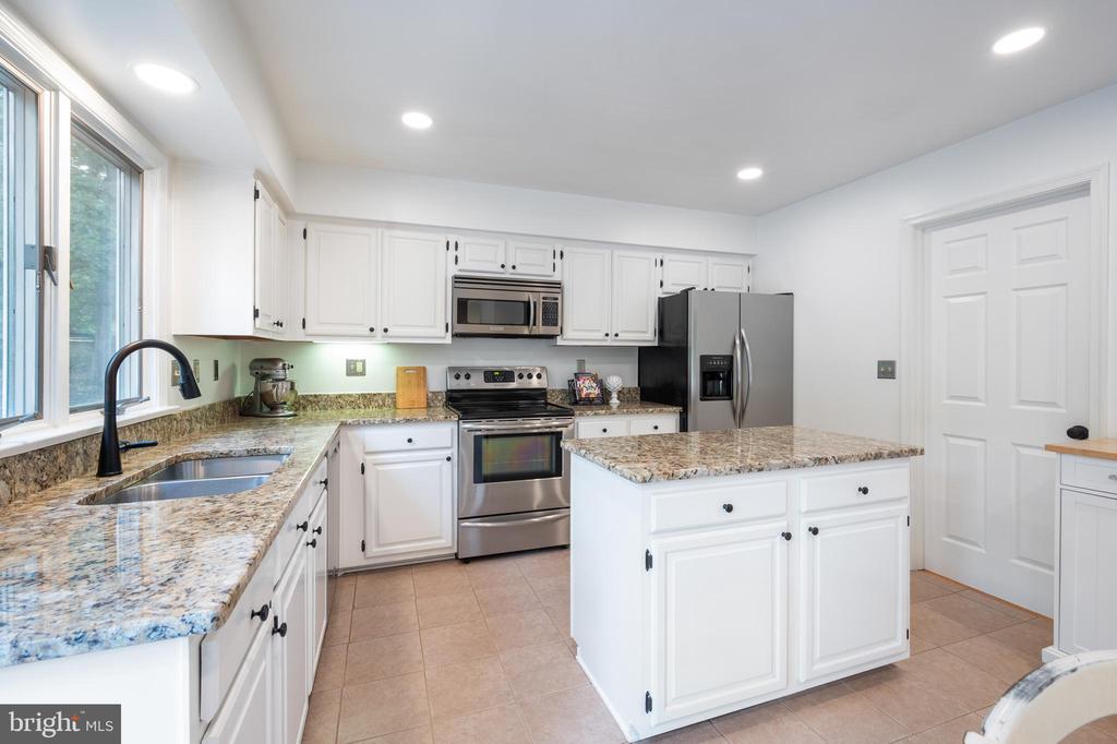 3505 RIDGEMOOR DRIVE