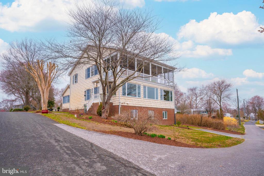 6218 NUTWELL DRIVE