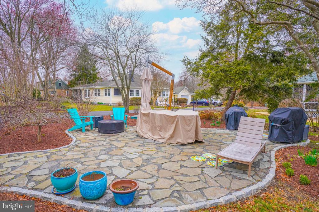 6218 NUTWELL DRIVE