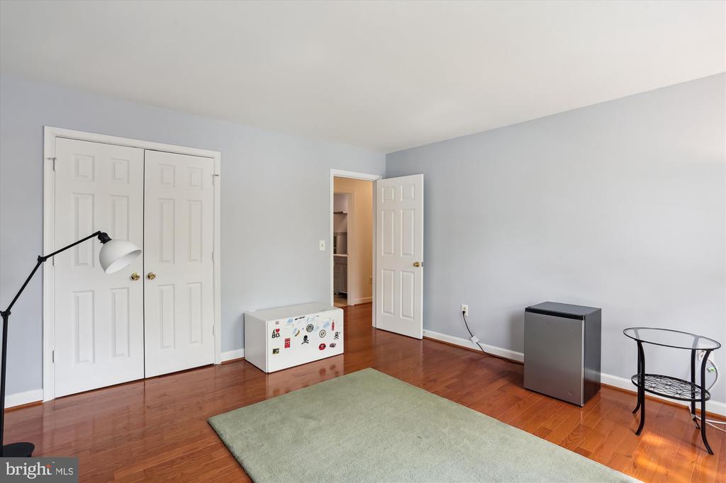 16908 HORN POINT DRIVE