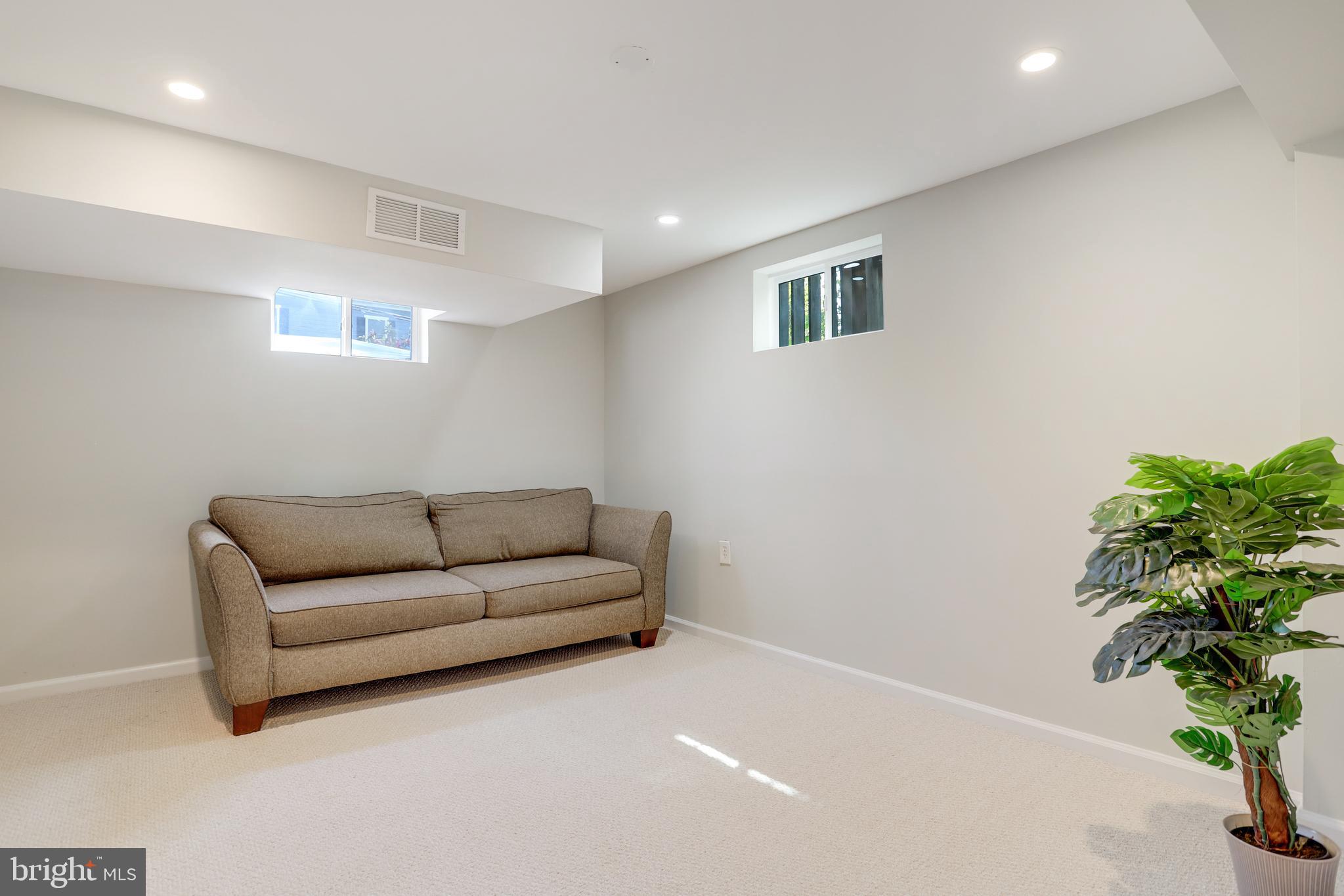 416 N KENSINGTON STREET