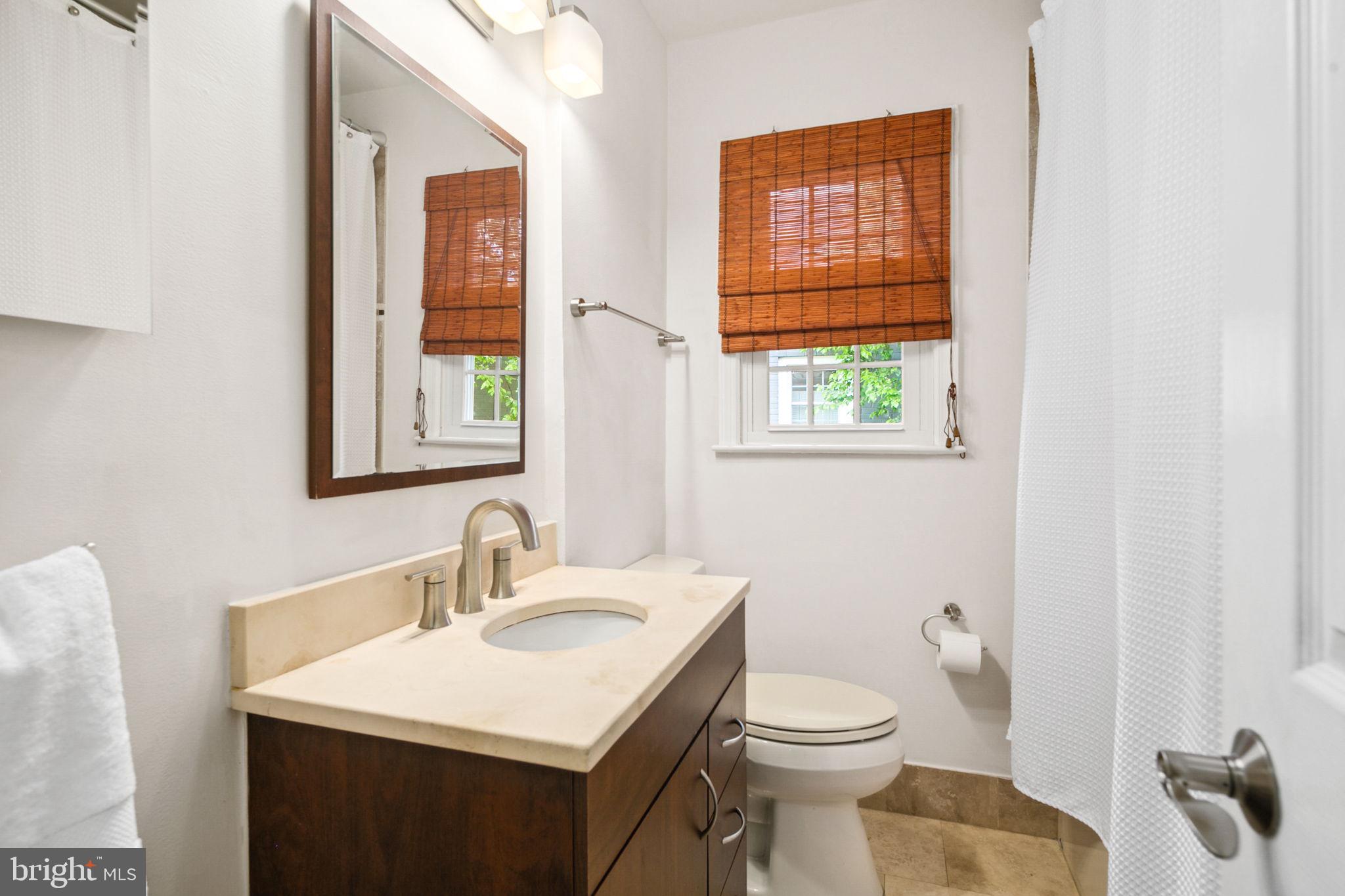 2512 N QUINCY STREET