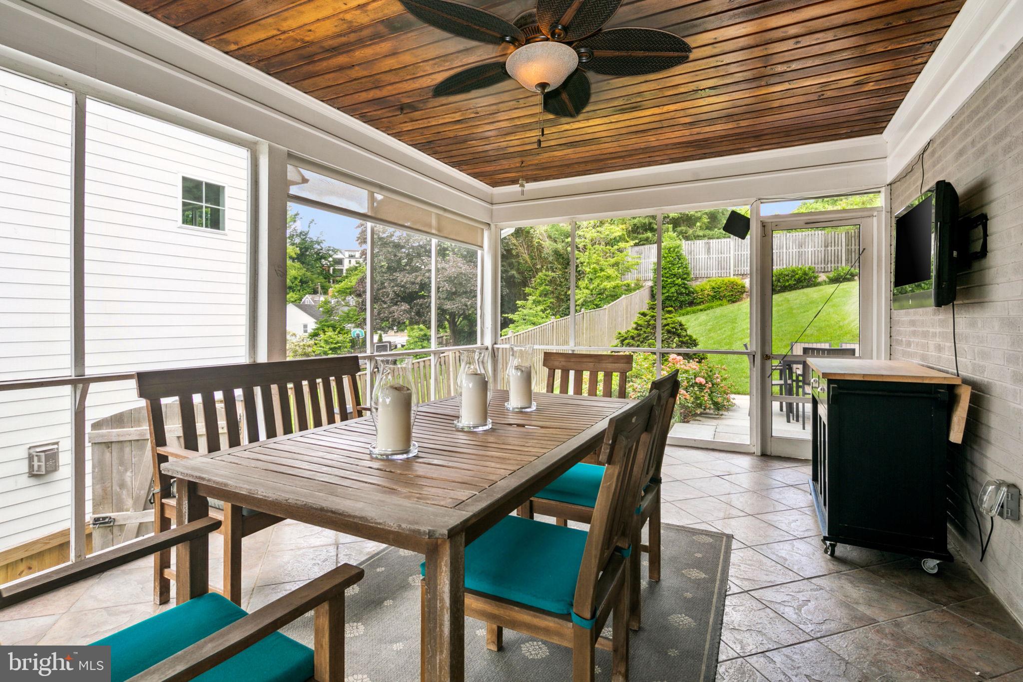 2512 N QUINCY STREET