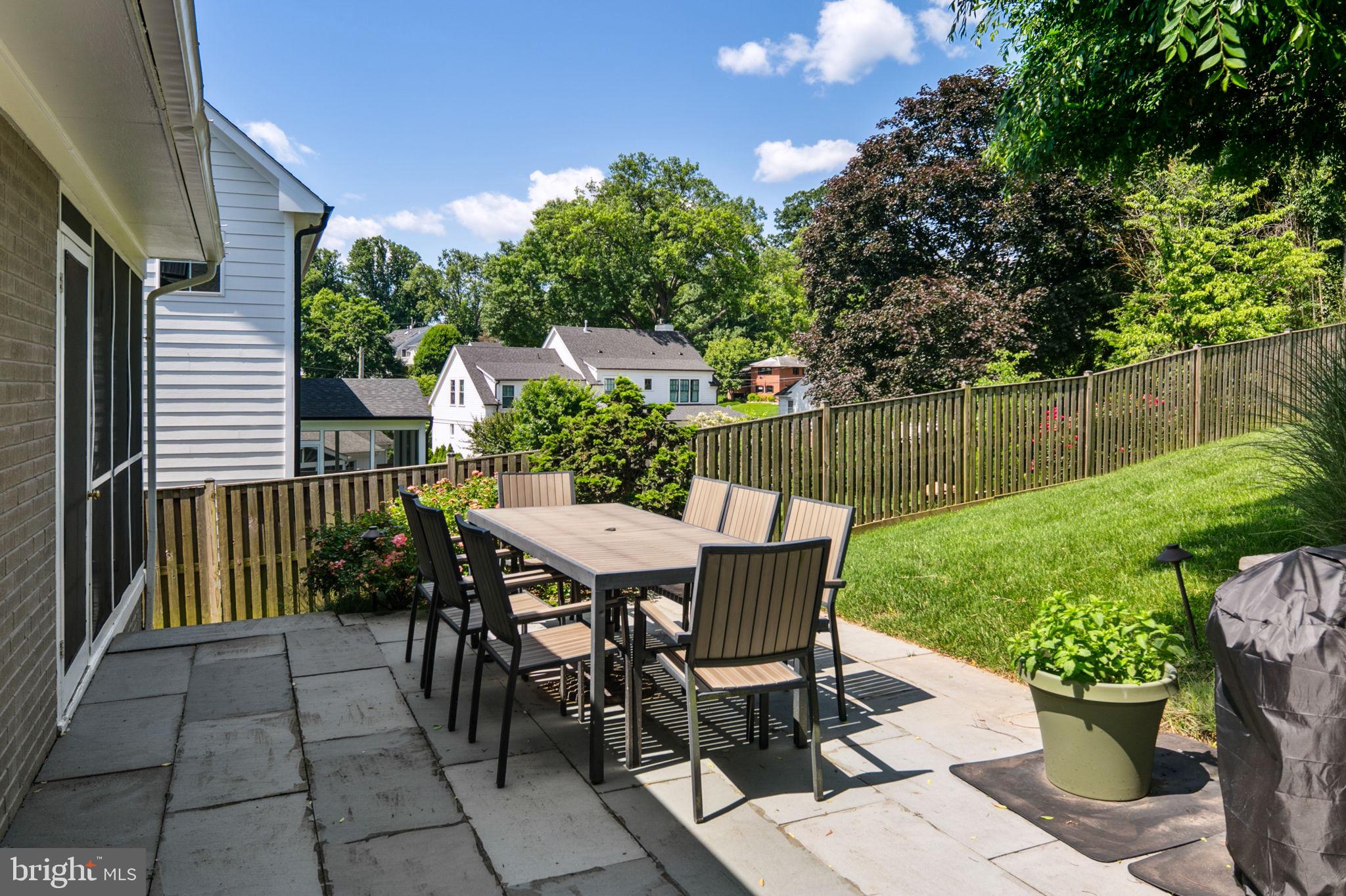 2512 N QUINCY STREET