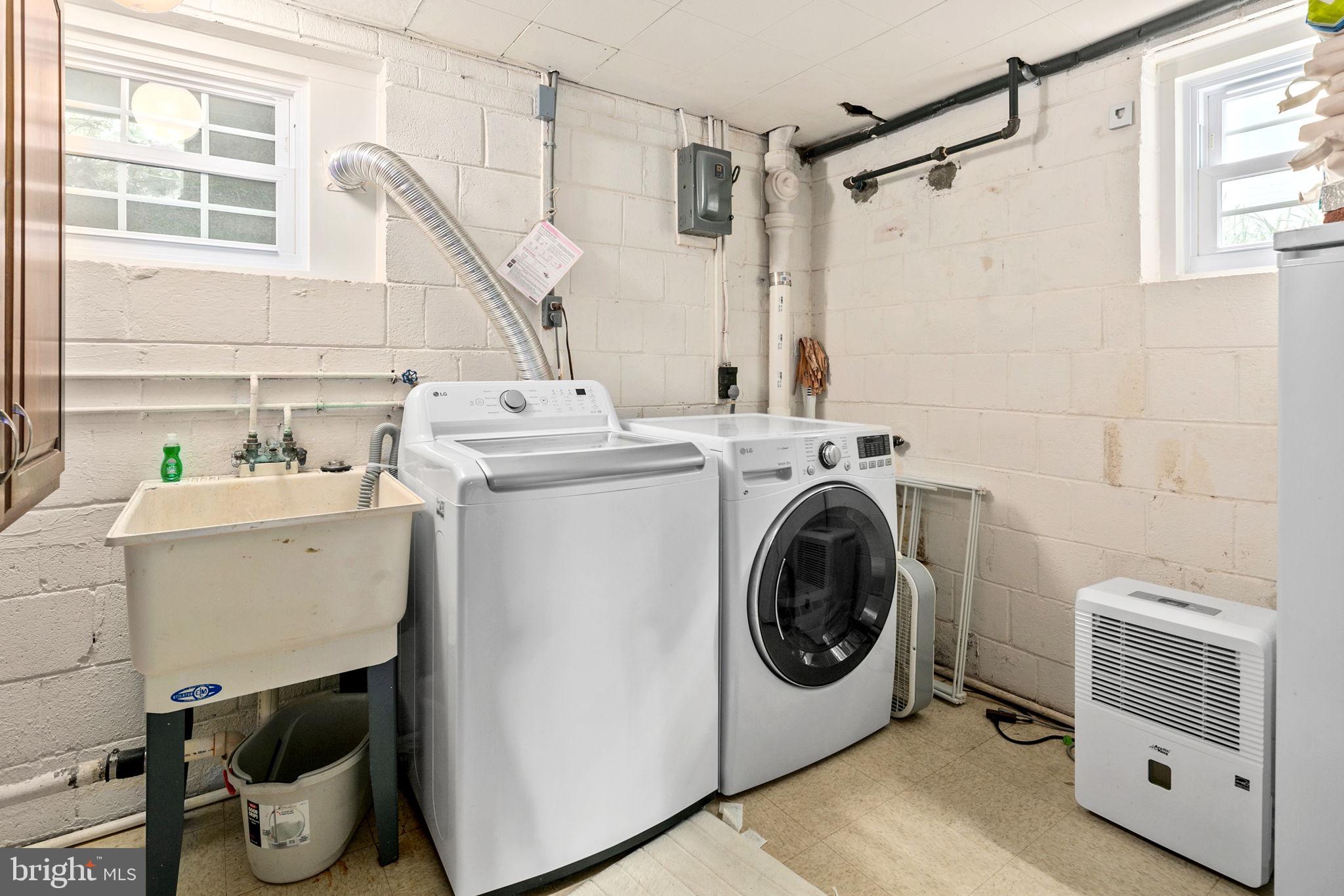 2512 N QUINCY STREET