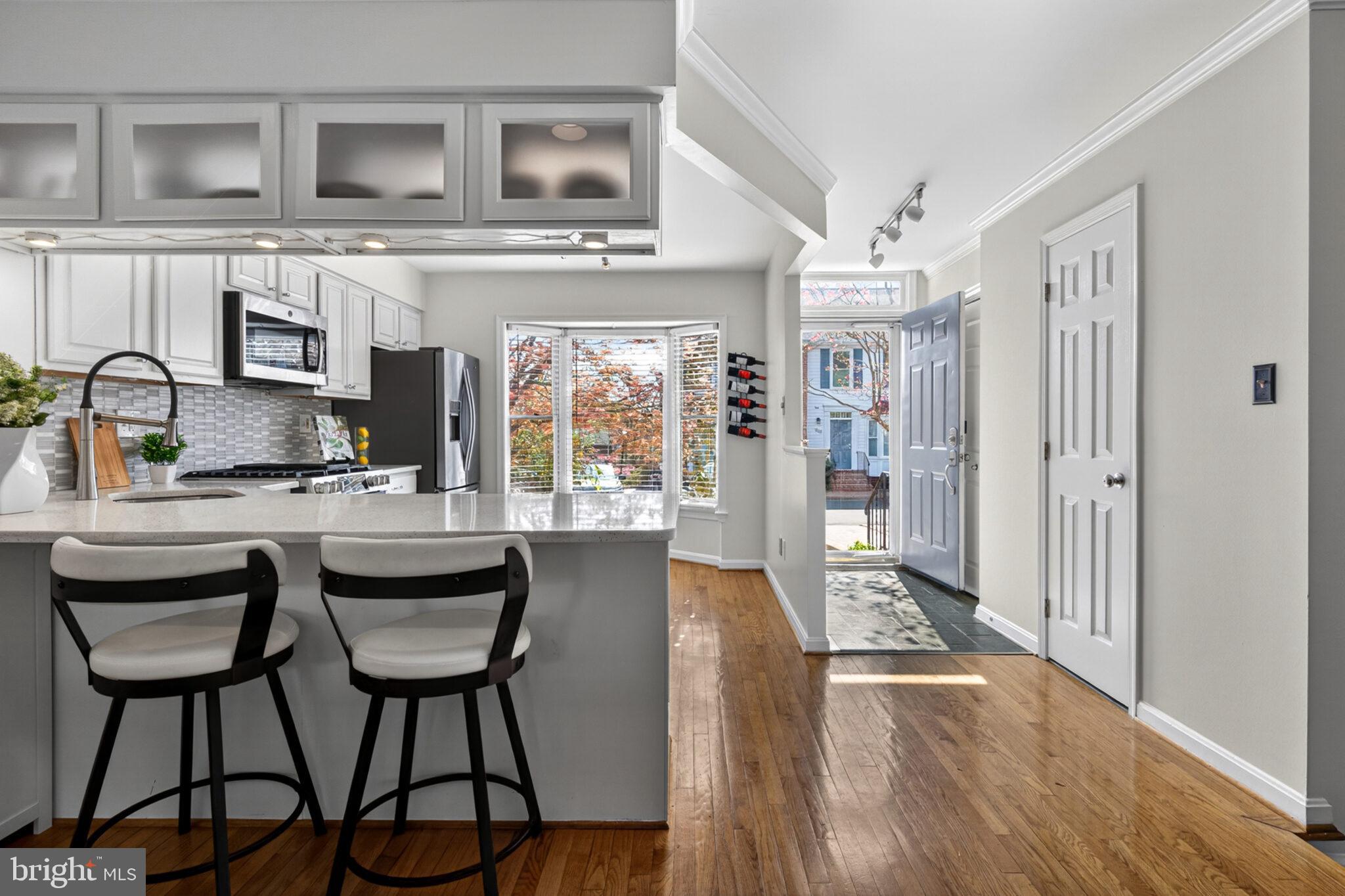 2124 N TAZEWELL COURT