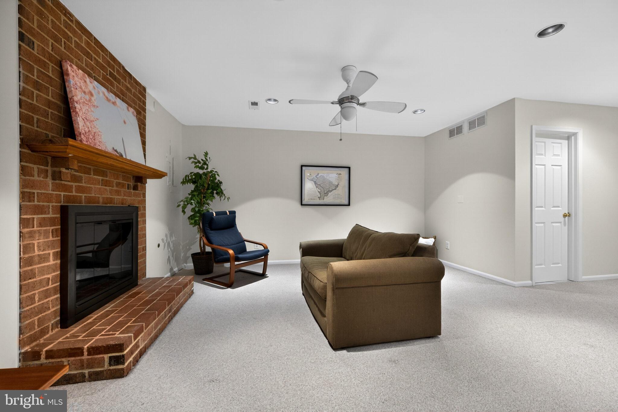 2124 N TAZEWELL COURT