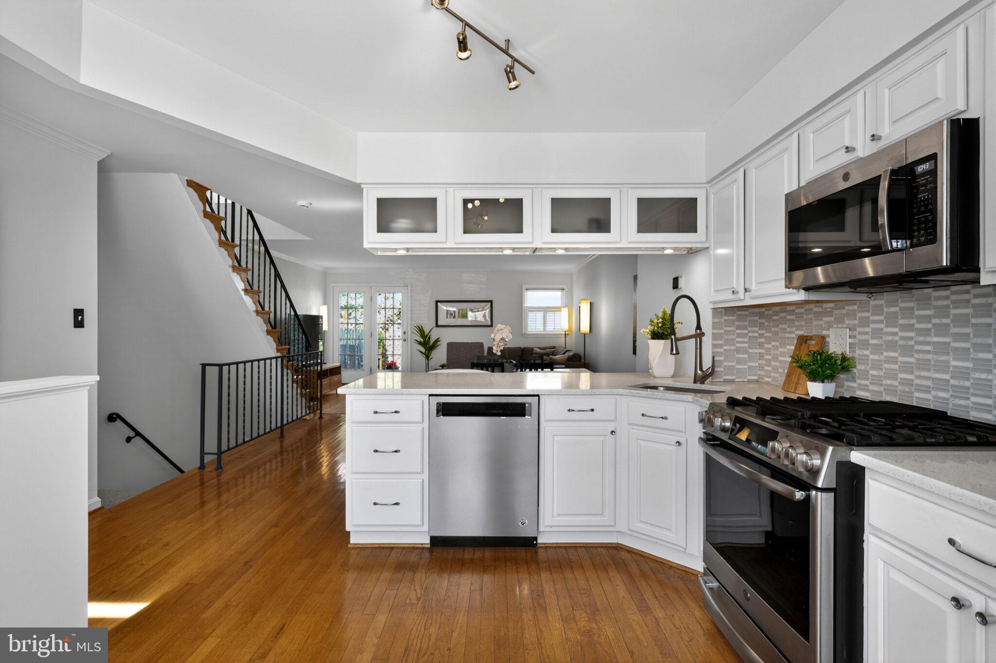 2124 N TAZEWELL COURT