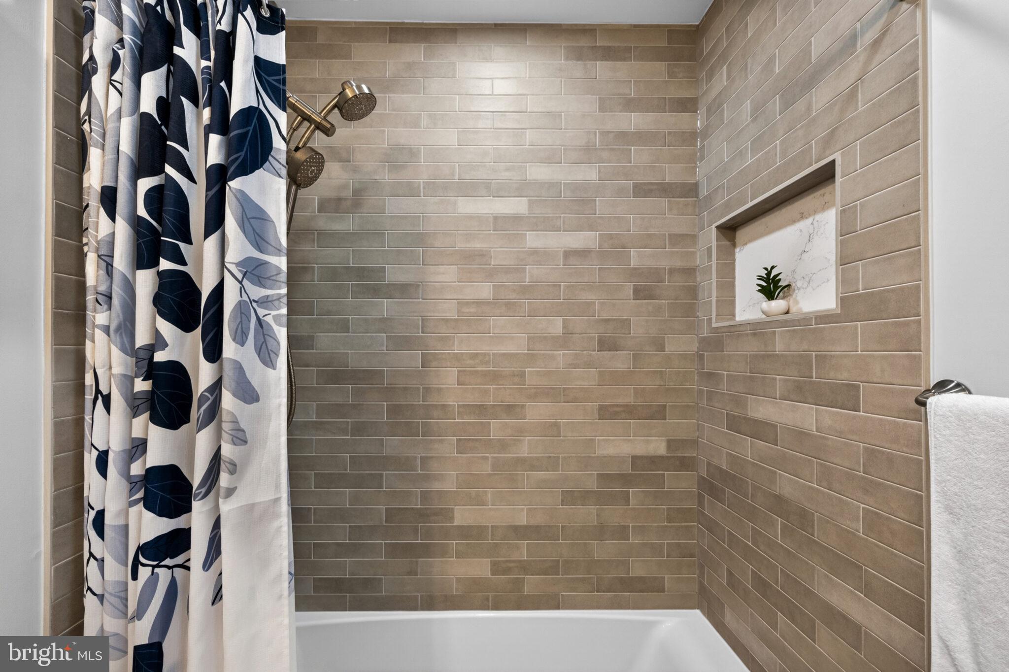 2124 N TAZEWELL COURT