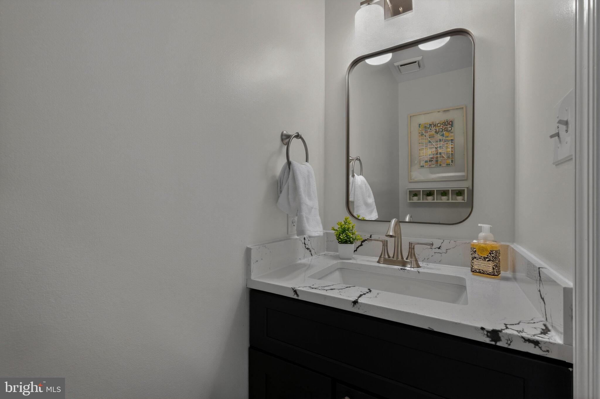 2124 N TAZEWELL COURT