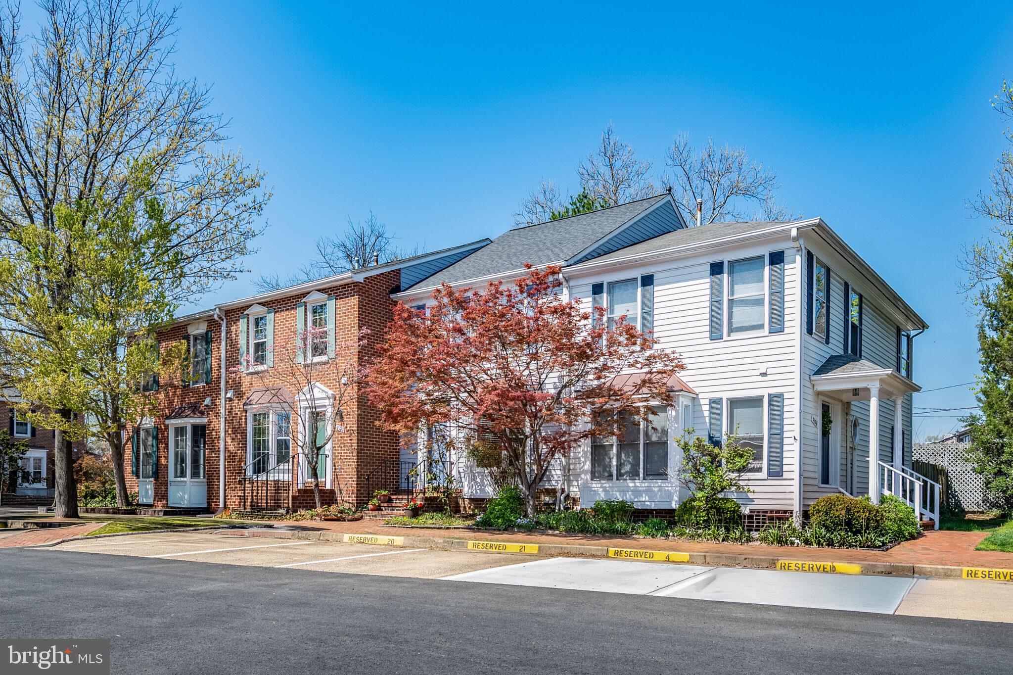 2124 N TAZEWELL COURT