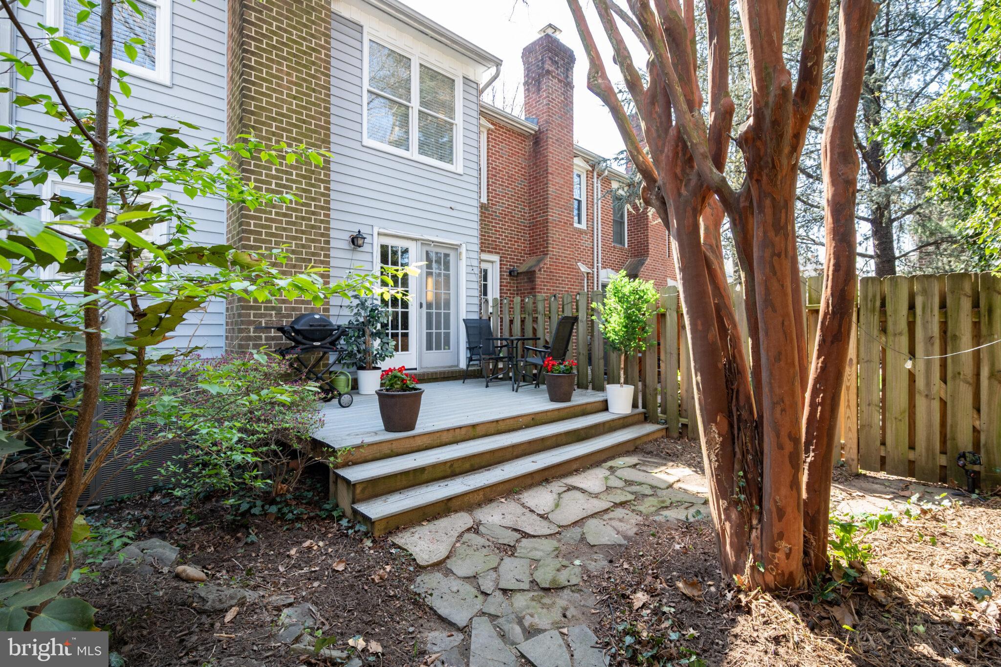 2124 N TAZEWELL COURT