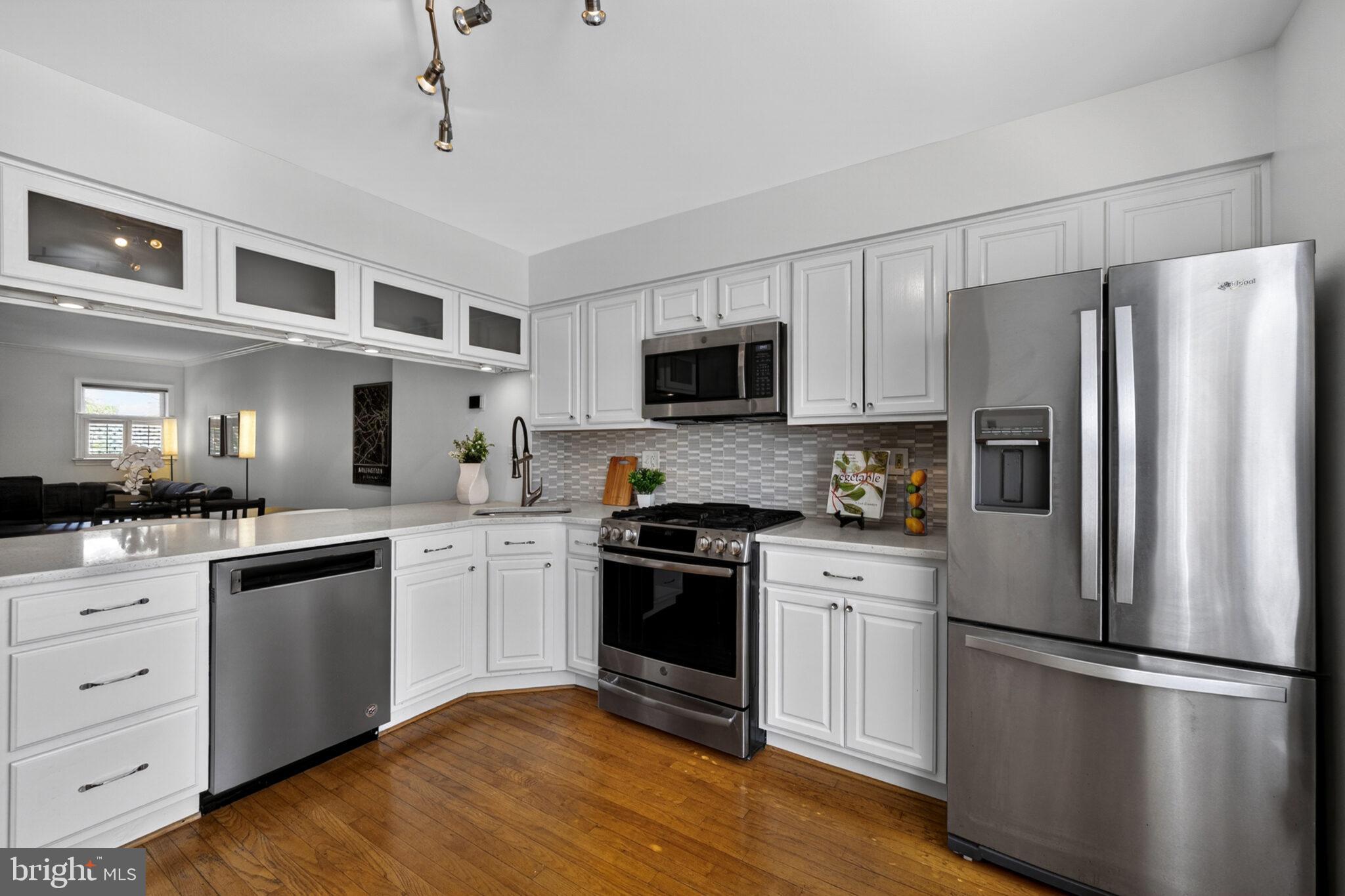 2124 N TAZEWELL COURT