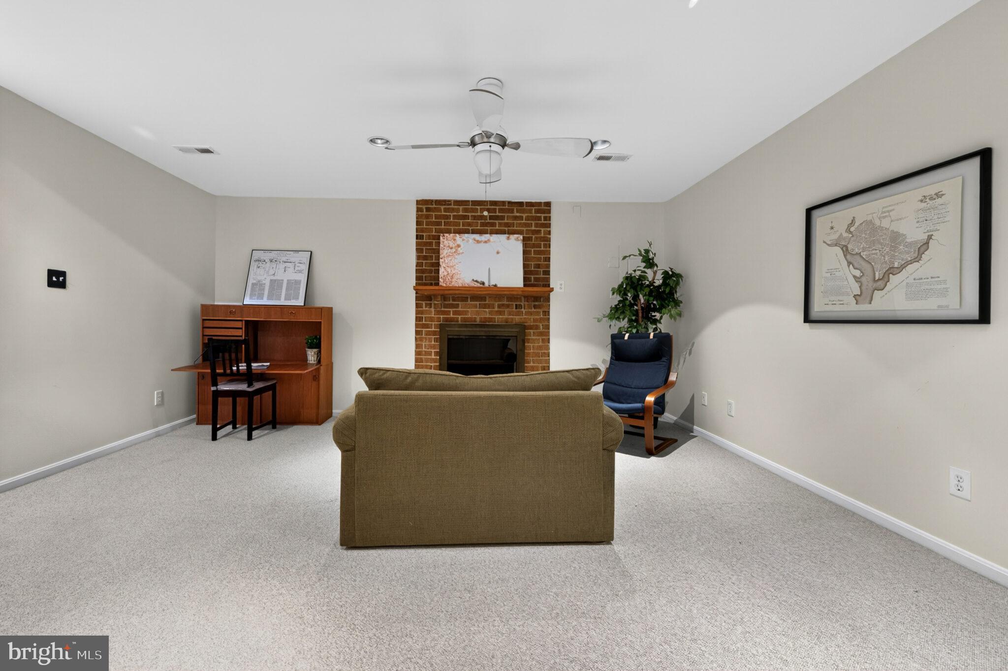 2124 N TAZEWELL COURT