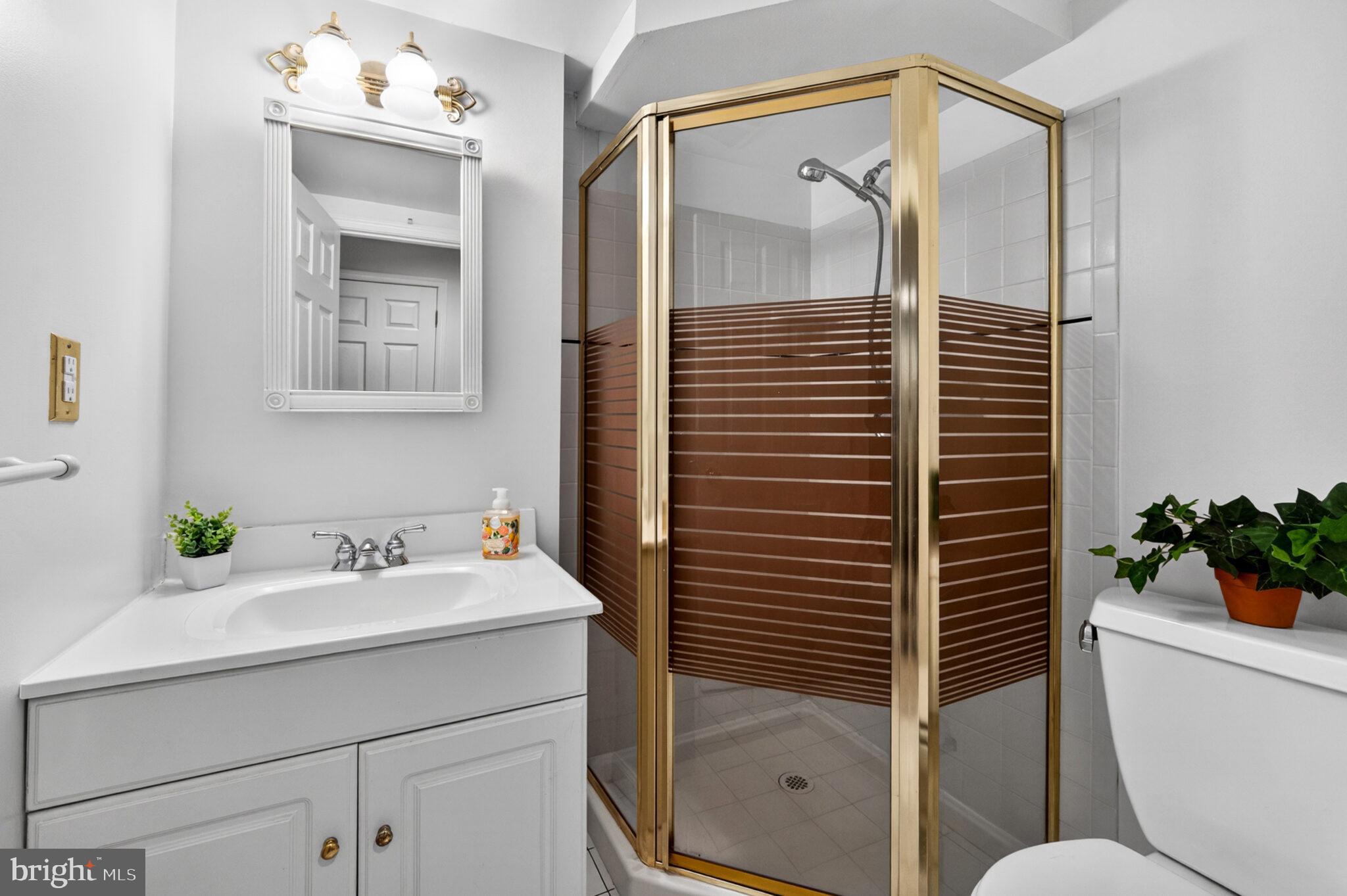 2124 N TAZEWELL COURT