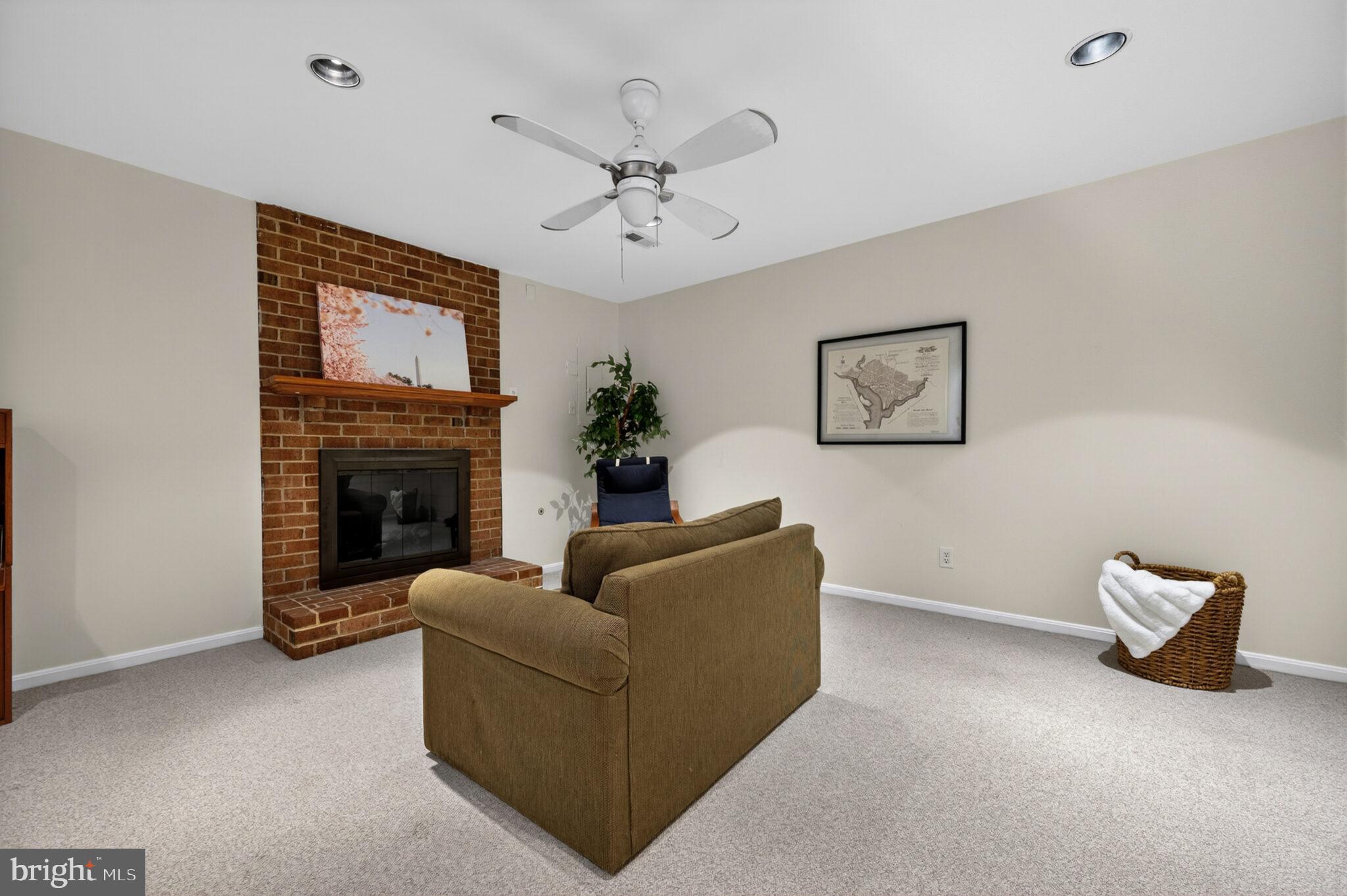 2124 N TAZEWELL COURT