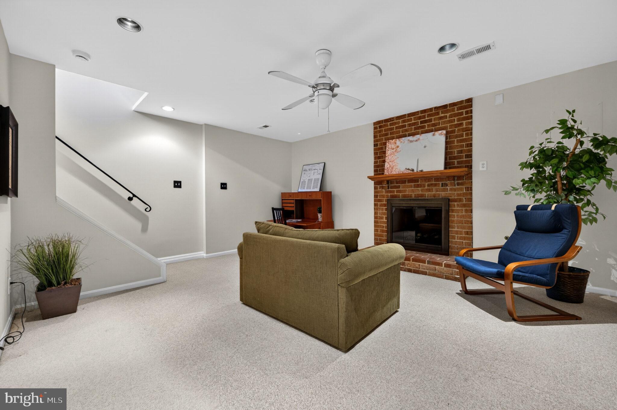 2124 N TAZEWELL COURT