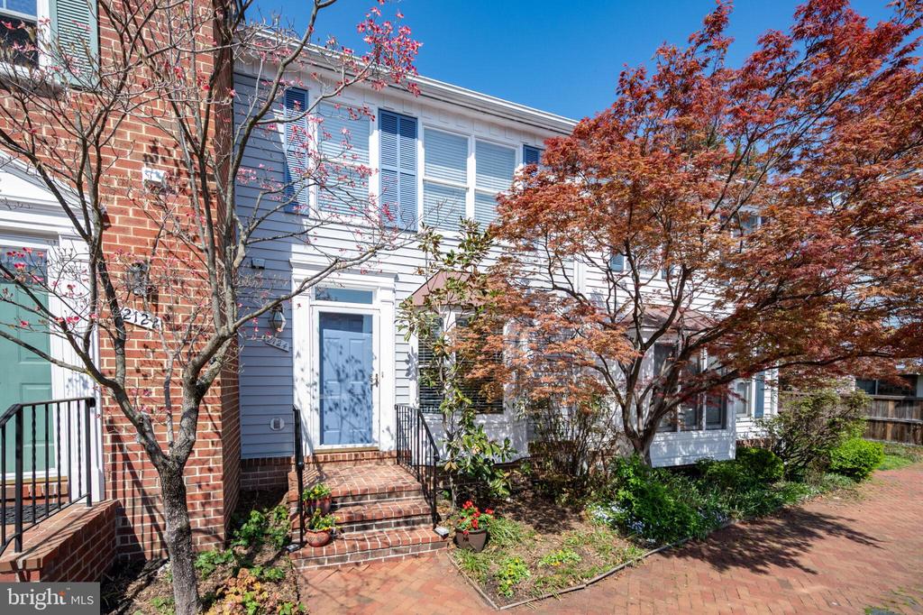2124 N TAZEWELL COURT