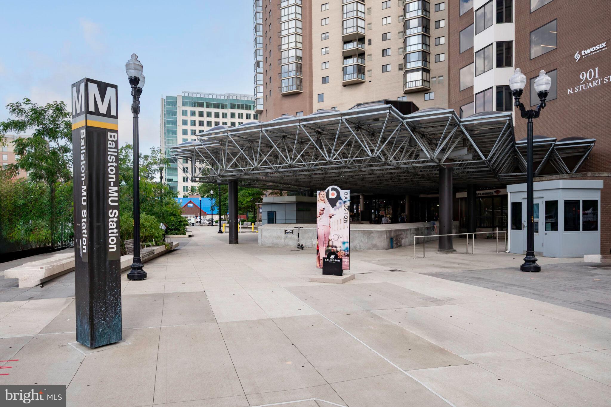 2124 N TAZEWELL COURT