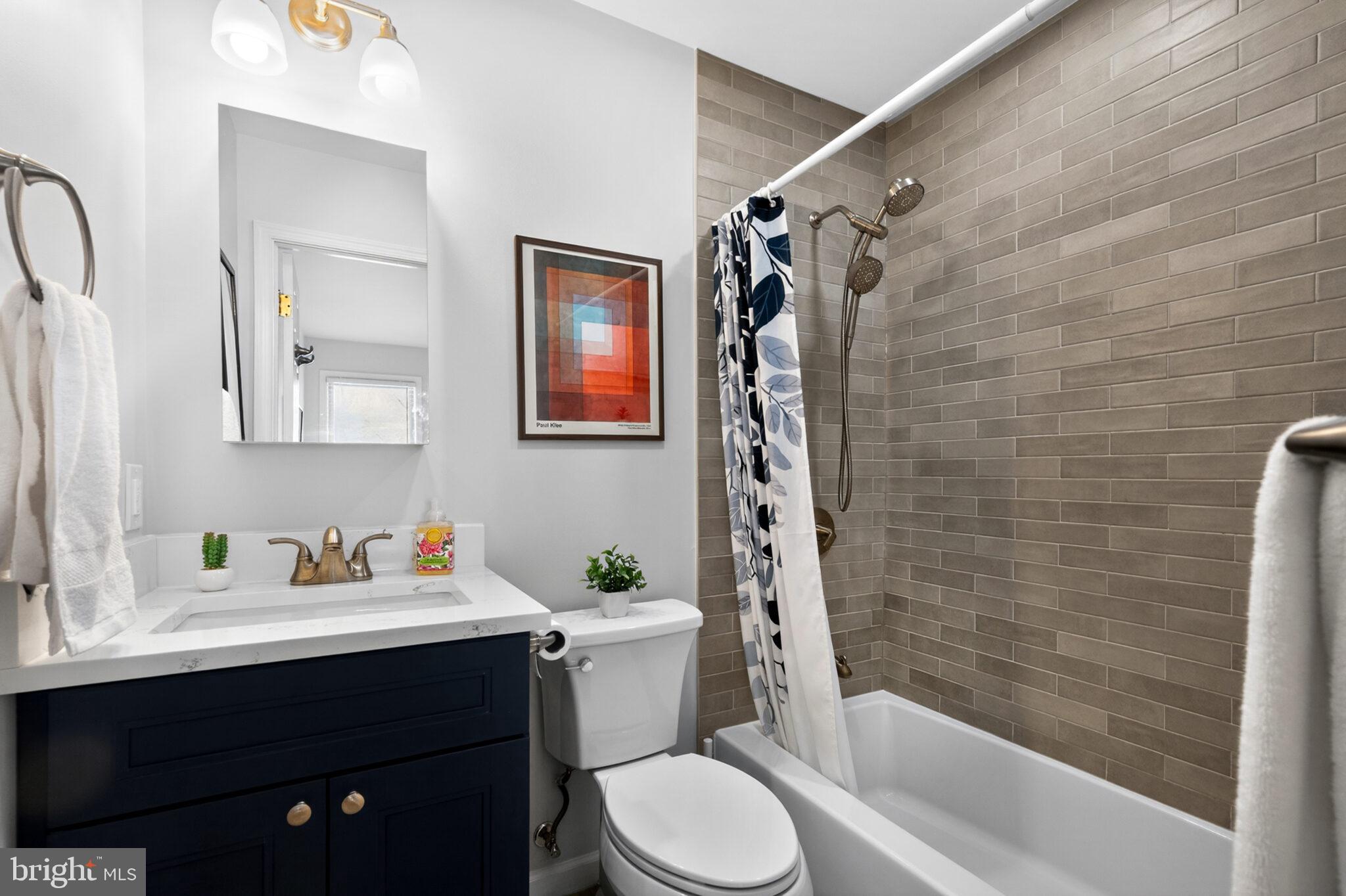 2124 N TAZEWELL COURT