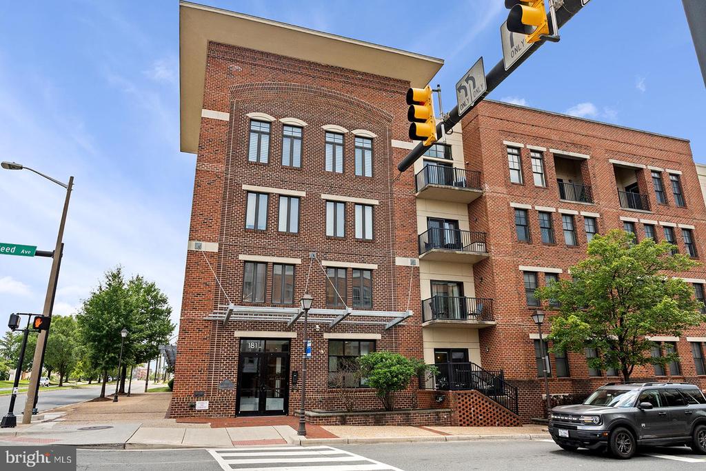 181 E REED AVENUE 207