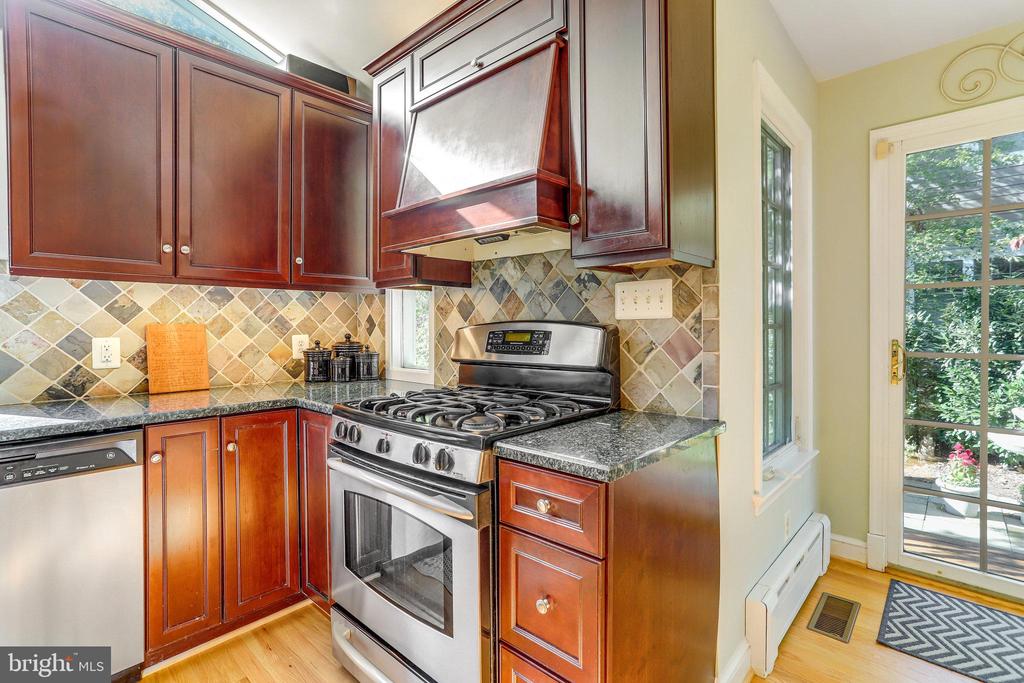 1007 PARKER STREET
