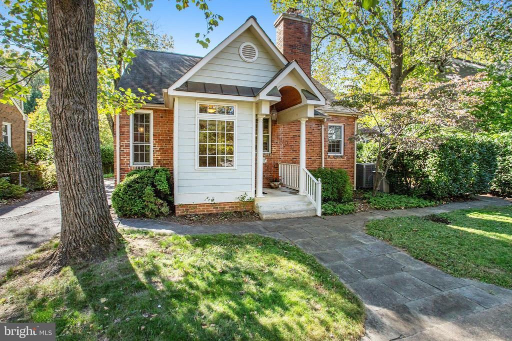 1007 PARKER STREET