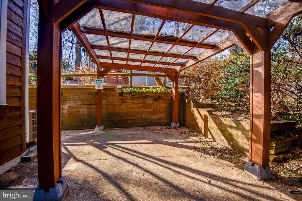 403 W ROSEMARY LANE