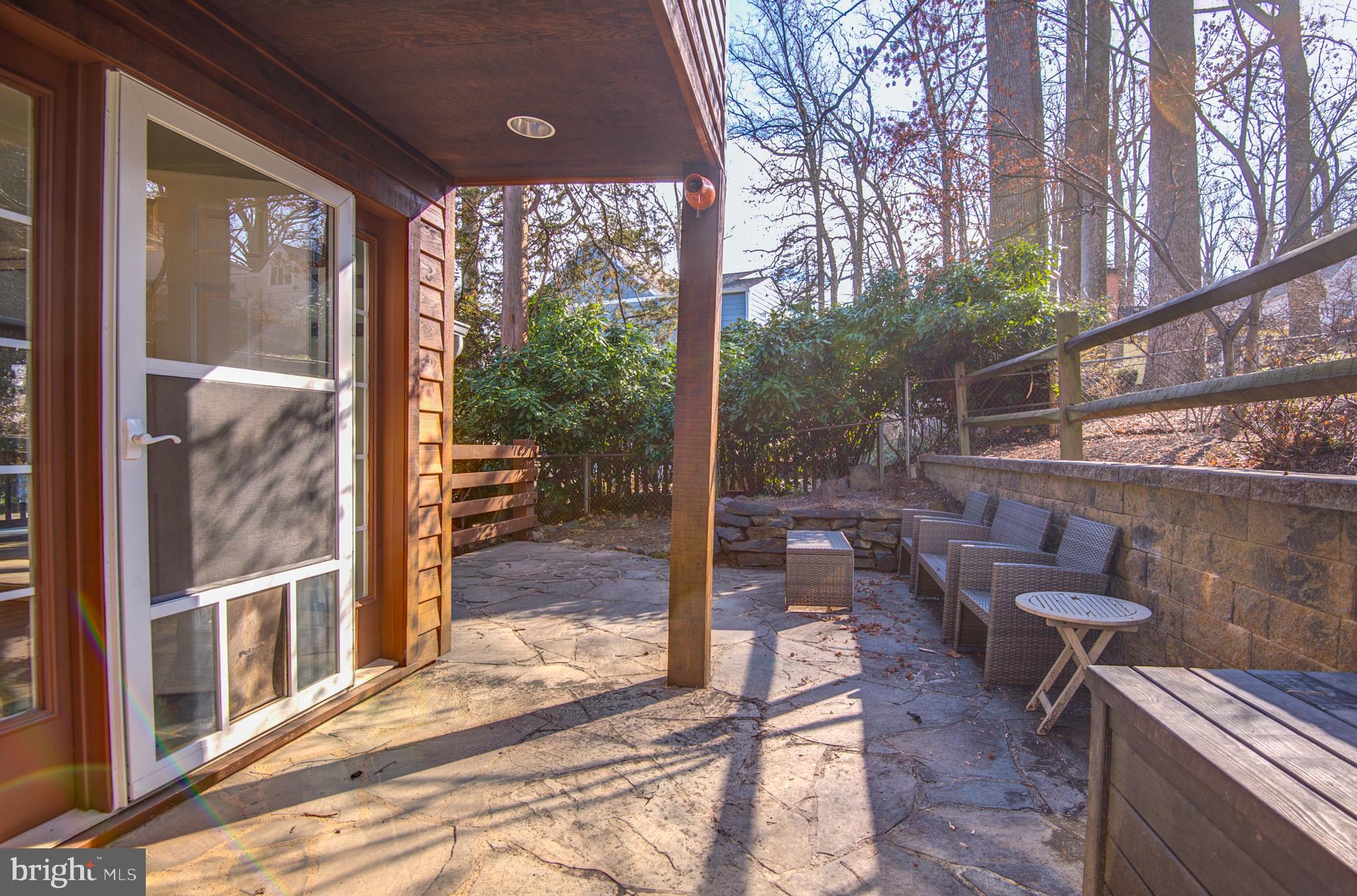 403 W ROSEMARY LANE