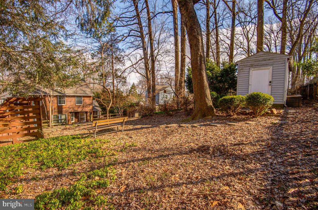 403 W ROSEMARY LANE