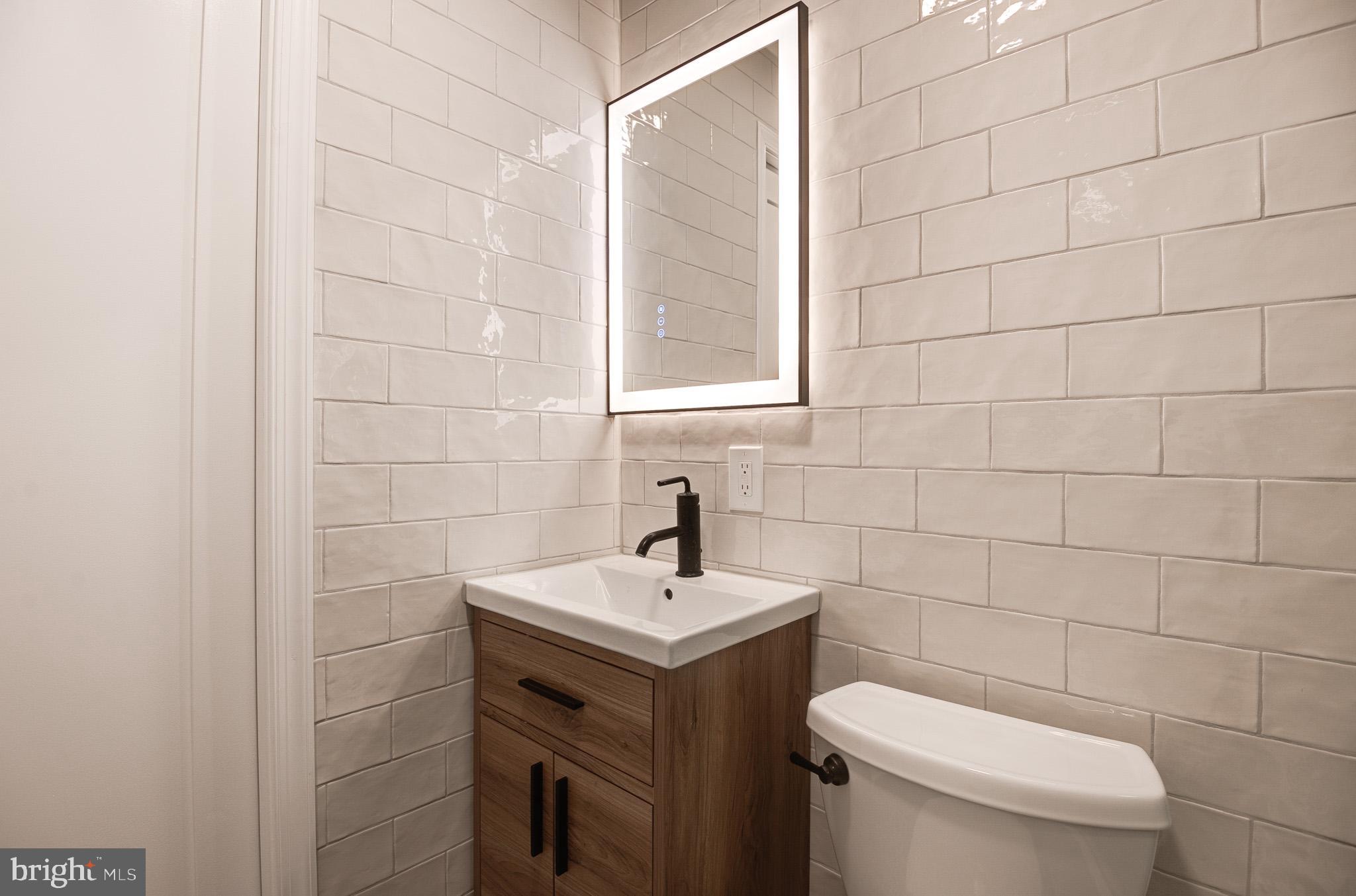 403 W ROSEMARY LANE
