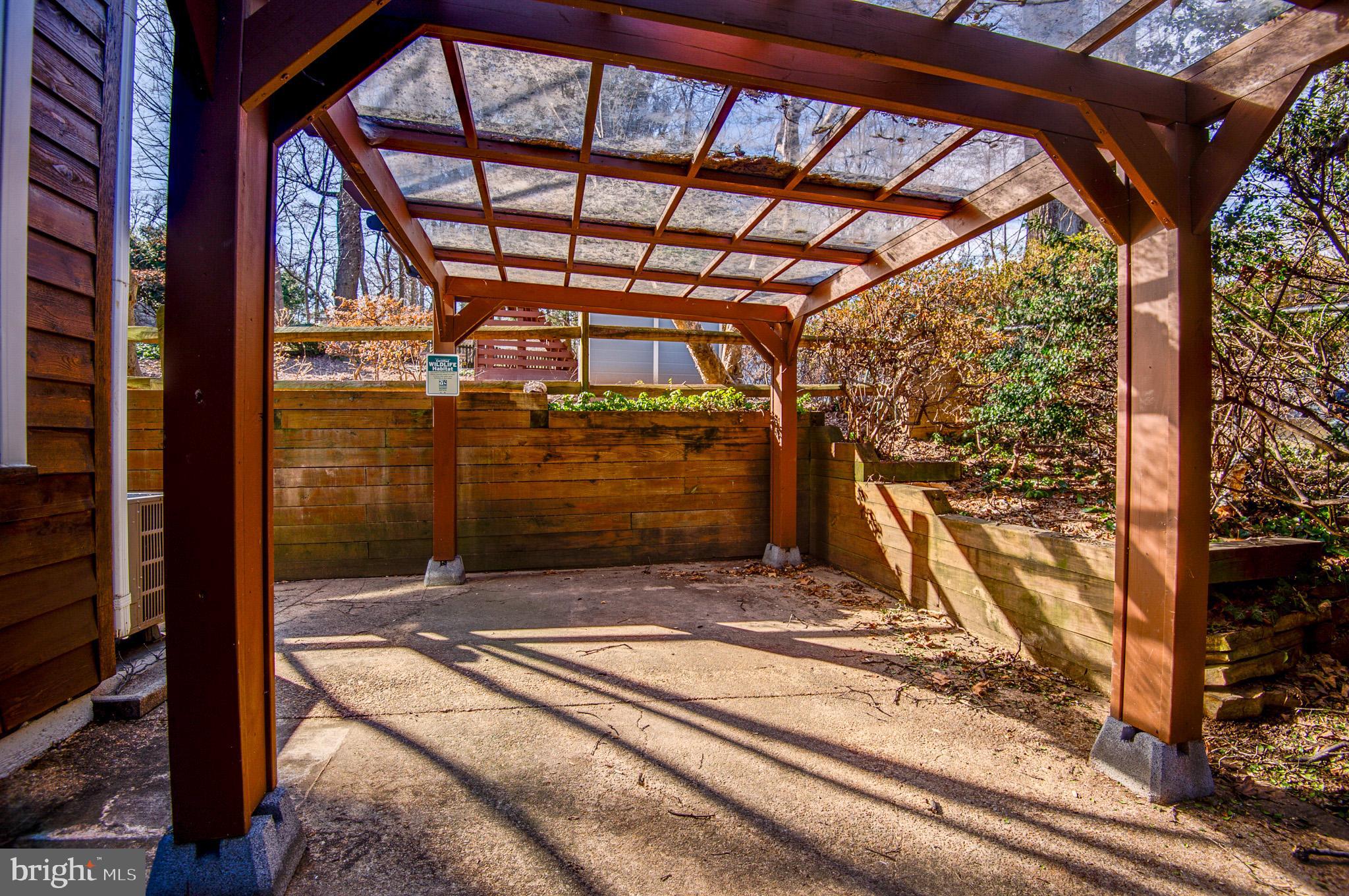 403 W ROSEMARY LANE