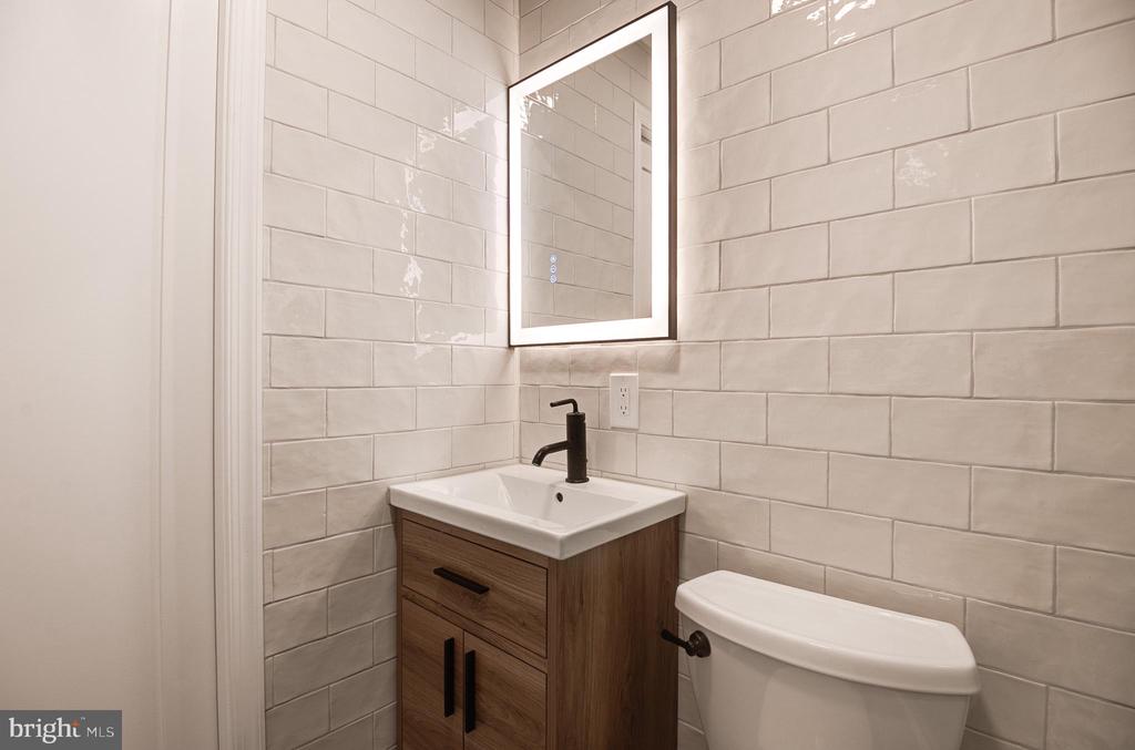 403 W ROSEMARY LANE
