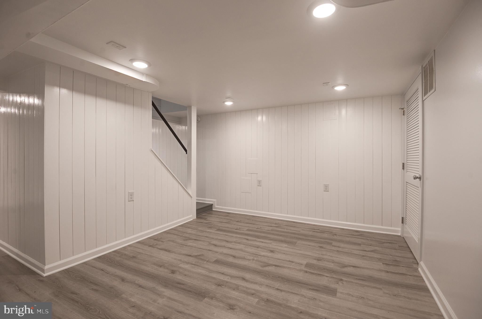 403 W ROSEMARY LANE
