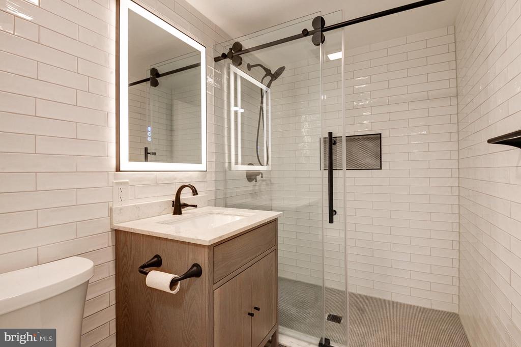 403 W ROSEMARY LANE