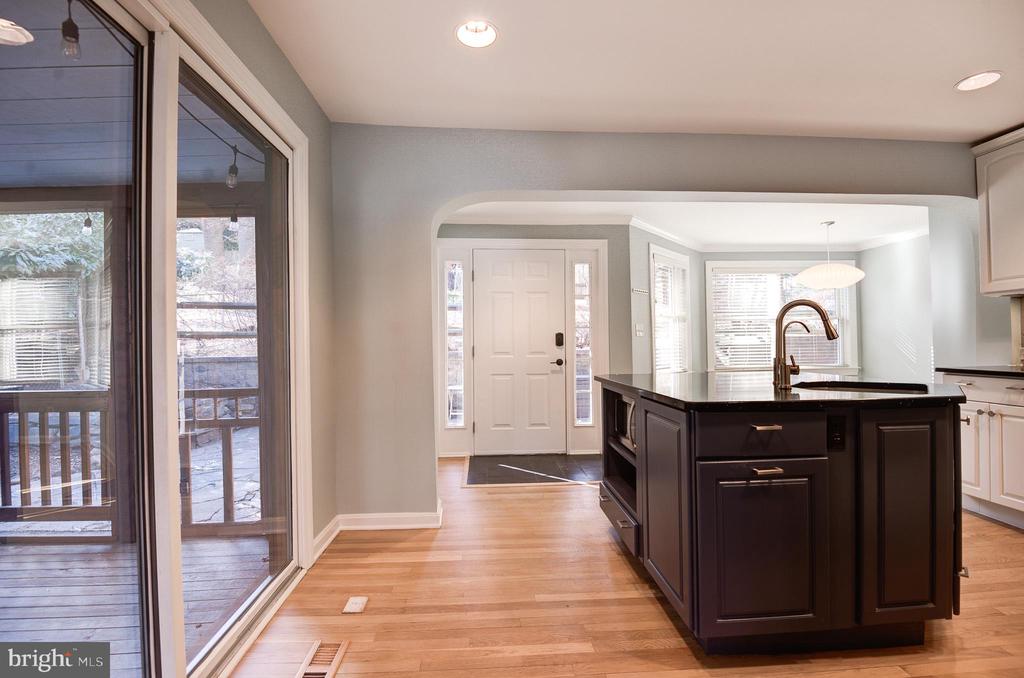 403 W ROSEMARY LANE