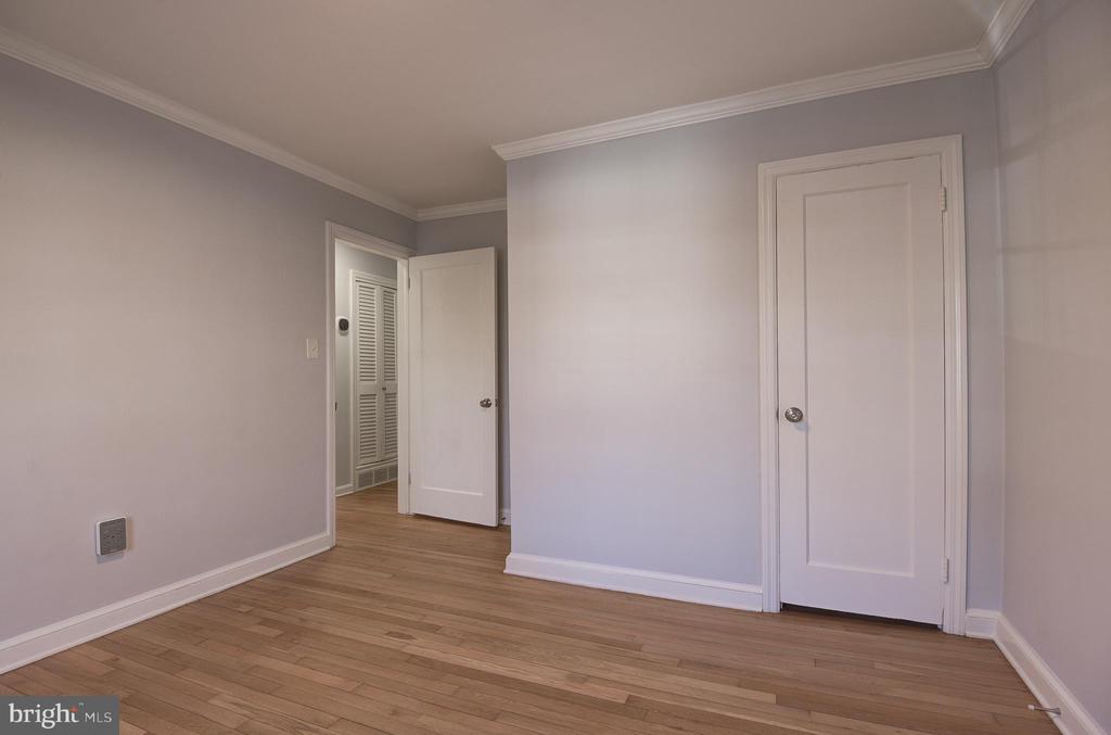 403 W ROSEMARY LANE